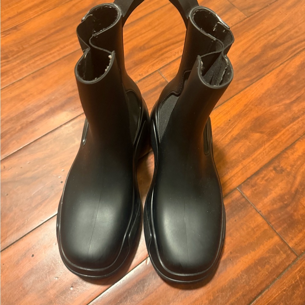 XOCOK Black Platform Chelsea Bootie - Picture 10 of 11